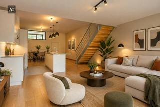 Op zoek naar een woning die net dat tikkeltje anders is? Deze goed onderhouden en instapklare loftwoning in Residentie Aloysius (Wilgenstraat 105B, Roeselare) combineert een verrassend ruimtelijk gevoel en een uitstekende ligging nabij het centrum van Roeselare.<br /><br />Voor de deur zorgt een groen aangelegd rondpunt voor een aangenaam en open gevoel. Achteraan beschikt de woning over een zonnig zuidgericht terras, terwijl parkeren kan op de privatieve staanplaats vlak voor de inkomdeur.<br /><br />Indeling:<br /><br />- Gelijkvloers:<br />* Inkomhal met apart toilet<br />* Technische ruimte/wasberging<br />* Ruime leefruimte met open keuken en toegang tot terras en tuintje<br /><br />-Mezzanineniveau:<br />* Slaapkamer<br /><br />-Verdieping:<br />* Open ruimte met plaats voor bureau of bibliotheek en voorzien van ingemaakte kast<br />* Badkamer met douche, bad, toilet en lavabomeubel<br />* Tweede slaapkamer<br /><br />Troeven:<br /><br />* energiezuinig met EPC-label B<br />* Blanco elektrische keuring<br />* Regenwaterput van 10.000 liter<br />* Handige gemeenschappelijke fietsenstalling en vuilnisberging op terrein<br />* Kwalitatief afgewerkt: aluminium ramen + recente elektrische zonnescreen achteraan, parketvloer...<br /><br />Een ideale woning voor wie houdt van licht, ruimte en een hedendaagse woonbeleving op een gunstige locatie in Roeselare.<br /><br /><br />De eigendom wordt aangeboden via de Power-sale formule. Op 30/09/2026 tussen 17:00 en 19:00 kan u het huis op afspraak komen bezichtigen en een bod uitbrengen. De vermelde prijs is een instelprijs. Voor meer info, gelieve contact op te nemen met de dossierverantwoordelijke.<br /><br />Bestuursmaatregelen in het maatregelenregister: nee<br /><br />Deze AI-visualisaties zijn bedoeld als inspiratie. Er werd geen rekening gehouden met technische specificaties, stedenbouwkundige voorschriften of de concrete mogelijkheden tot realisatie.