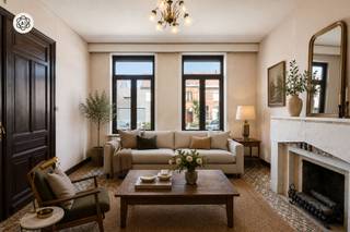<p>Charmante karakterwoning met 3 slaapkamers en zonnige tuin!<br /><br />Bent u op zoek naar een woning boordevol charme en karakter, met alle troeven om er uw droomwoning van te maken? Deze karaktervolle woning met de uitstraling van een herenhuis beschikt over hoge plafonds, authentieke schouwen, antieke dubbele deuren, een prachtige houten trap en een zonnige tuin op het zuidwesten.<br /><br />INDELING: inkomhal, lichtrijke leefruimte, eetruimte, keuken en badkamer. Op de eerste verdieping bevinden zich 2 ruime slaapkamers, waarvan één met een aanpalende dressing die desgewenst kan worden omgevormd tot een tweede badkamer. De ruime zolderverdieping biedt de mogelijkheid om een volwaardige derde slaapkamer in te richten.<br /><br />Wat maakt dit pand uniek?<br />♦ veel karakter – zonnige zuidwestgerichte tuin – veel renovatiepotentieel! – deels dubbele beglazing – gunstige ligging vlakbij het muziekbos!<br /><br />Voor wie is dit pand ideaal?<br />♦ Voor gezinnen of koppels die op zoek zijn naar een ruime woning met karakter.<br />♦ Voor renovatieliefhebbers die een authentieke woning willen omvormen tot een echte parel.<br /><br />Te koop via Immo Beguin, jouw vastgoedexpert sinds 2009. Met kantoren in Ronse, Waregem, Kortrijk, Deinze, Doornik en Lessines.<br />✉️ emmy@immobeguin.be<br />📞 +32 486 60 66 00</p>