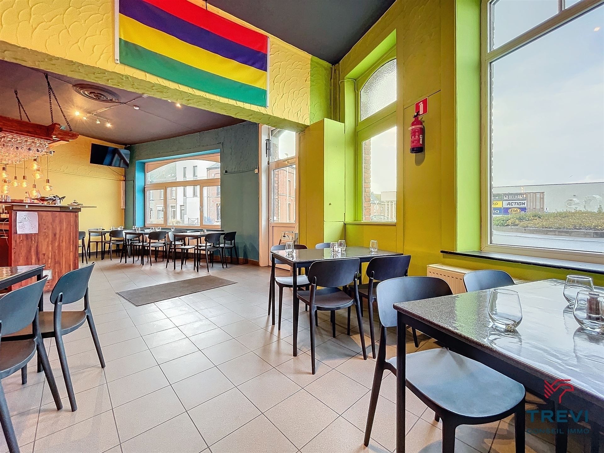 SOUS OPTION Beau commerce de restauration avec belle cuisine professionnelle neuve et grand logement à l'étage - photo 2