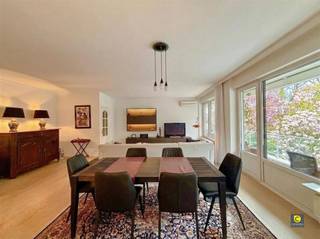 Nice 2 bedroom apartment with garage for sale in Berchem, Fruithoflaan This apartment is centrally located on the Fruithoflaan with a velostation and...