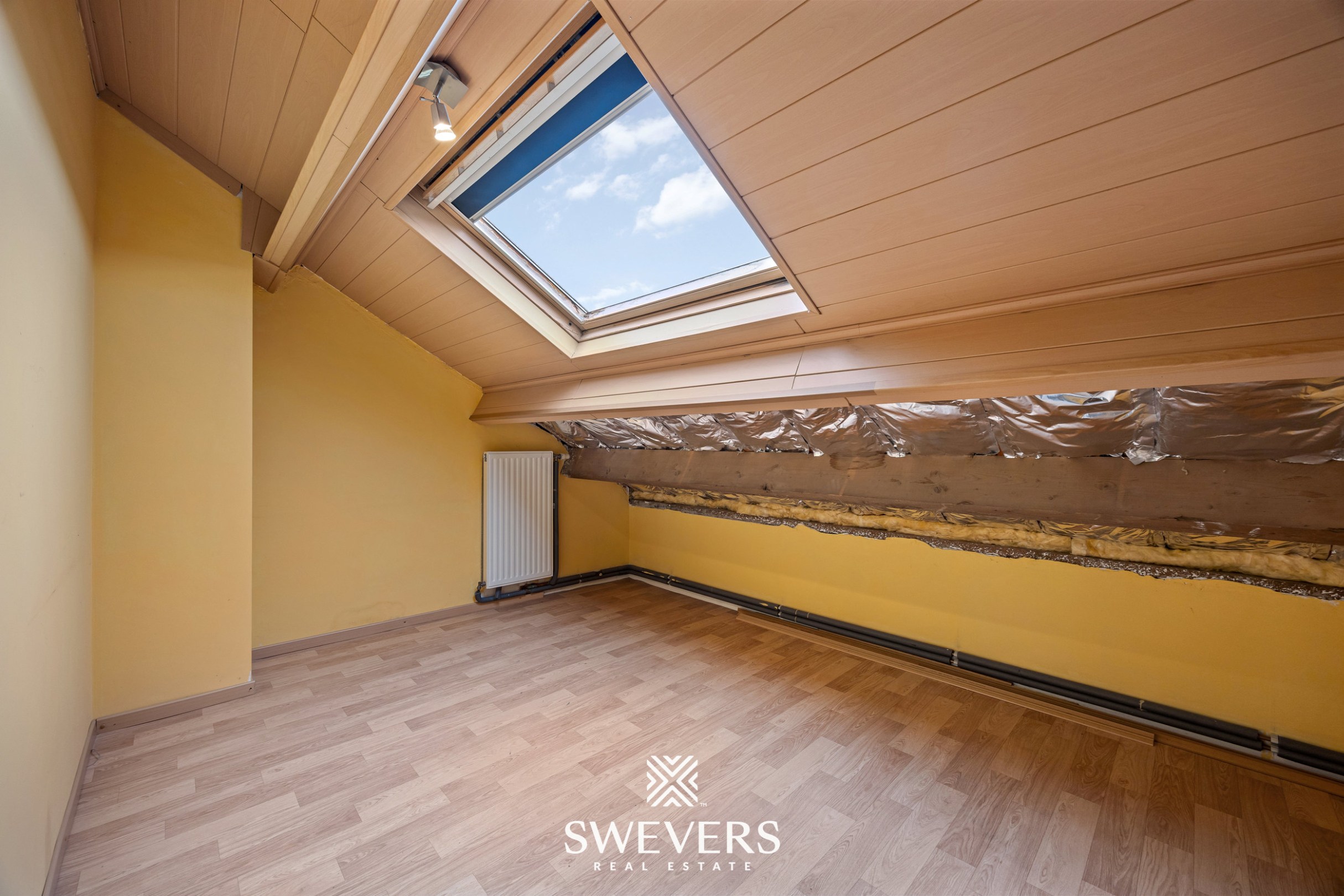 Ideale starterswoning met 4 slaapkamers op zonrijk perceel - foto 5