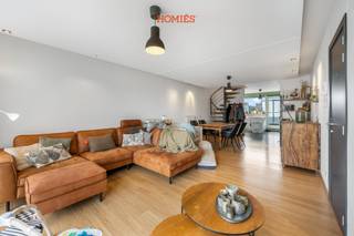 **Bezoekmoment maandag 27/4 om 15u** Dit lichtrijke duplex appartement is rustig gelegen in de Schmaesveldstraat te Wilsele (3012), op de eerste...