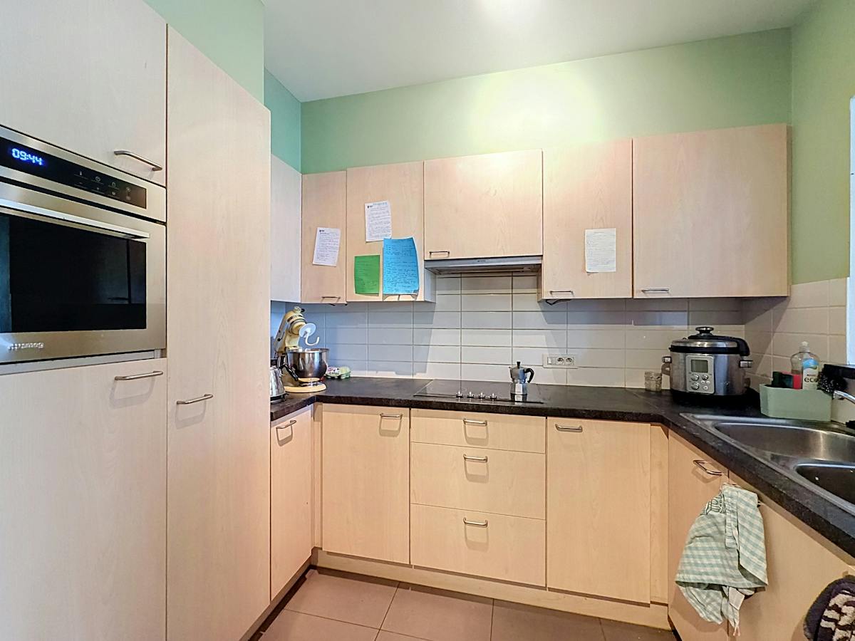 Lichtrijk twee-slaapkamerappartement met terras in Gent - foto 4