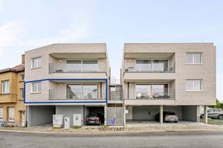 Dit kleinschalige gebouw met slechts vier appartementen waarvan er nog 2 beschikbaar zijn, biedt een uitzonderlijke combinatie van...