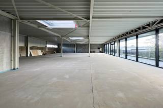 Ontdek deze moderne handelsruimte langs de drukbezochte Antwerpsesteenweg, op amper 950 m van de op- en afrit 3 Oostakker (R4). Een topligging...