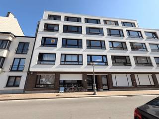 Op zoek naar een stijlvol appartement vlak bij zee? Dit instapklare 2-slaapkamerappartement combineert comfort, licht en een uitstekende ligging...