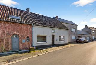 ALTRO VASTGOED VERKOOPT! In de Twaalfbunderstraat 29 te Brakel bevindt zich deze volledig gerenoveerde gesloten bebouwing, ideaal als zorgeloze...