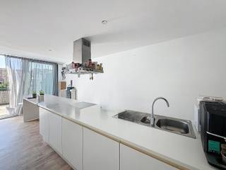 Bekijk het 360° virtuele bezoek op www.living-stone.be en plan er uw bezoek in.Ruime duplex met 1 slaapkamer en tuin in het centrum van Dilbeek.1e...