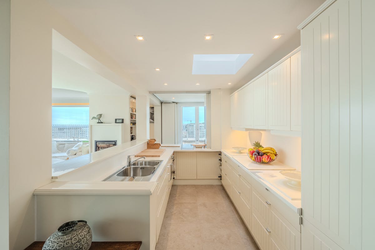 Exclusive 4 bedroom penthouse with stunning sea views! - photo 4