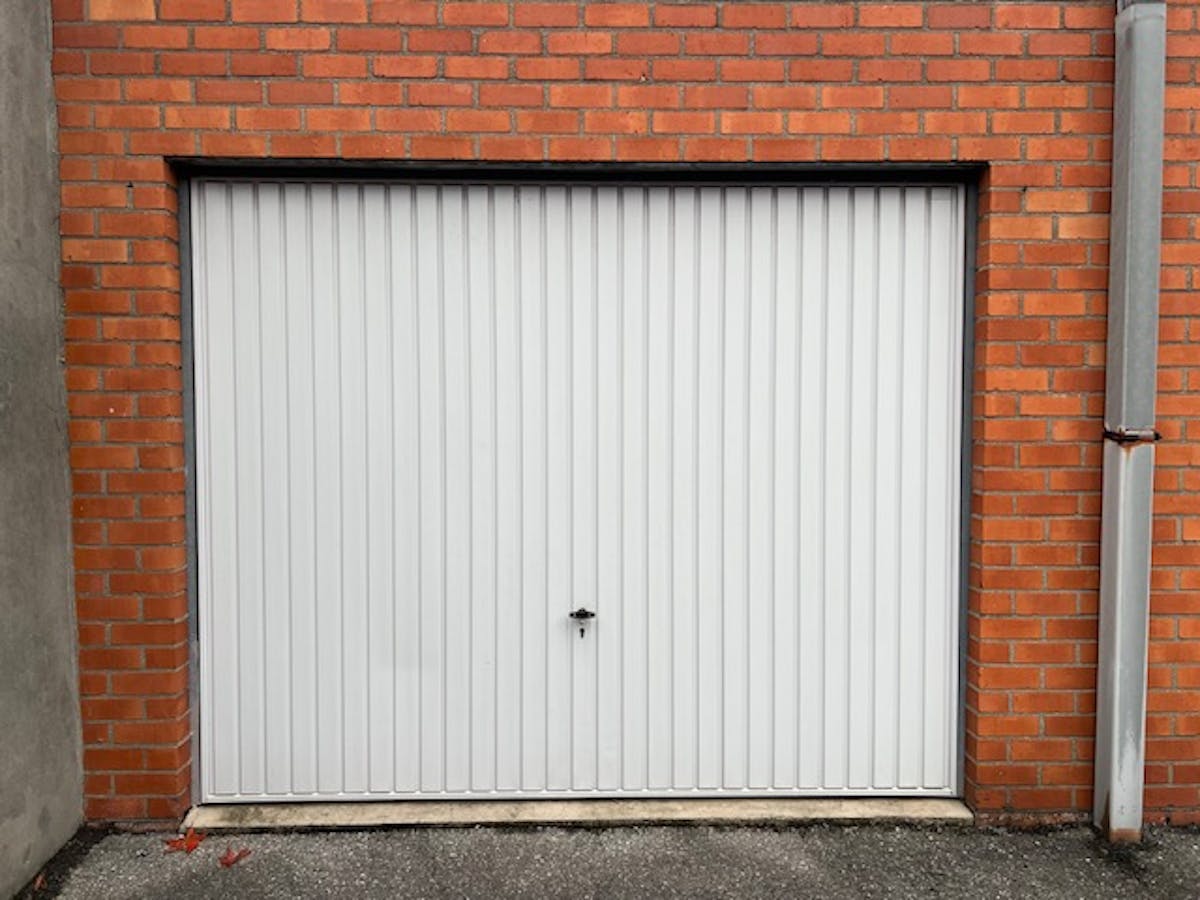 Garage box for rent in the center of Izegem. - photo 4