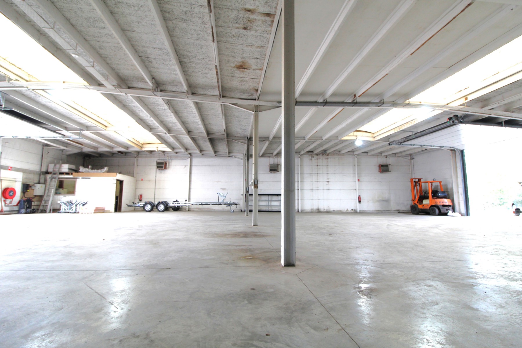 Commercial for sale in Essen - photo 4