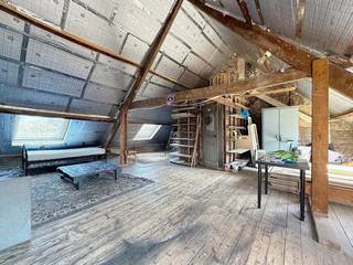 Dit eigendom, momenteel te koop, biedt een uitstekende investeringskans in de historische stad Brugge. De locatie in de Boeveriestraat, vlak bij...