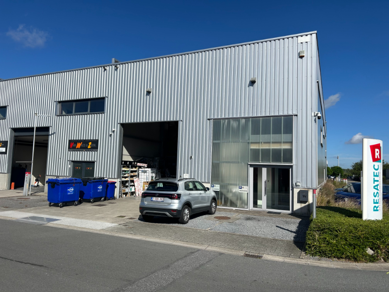 Moderne KMO-unit met 299 m² kantoren en 324 m² magazijn – nabij R4 - foto 3