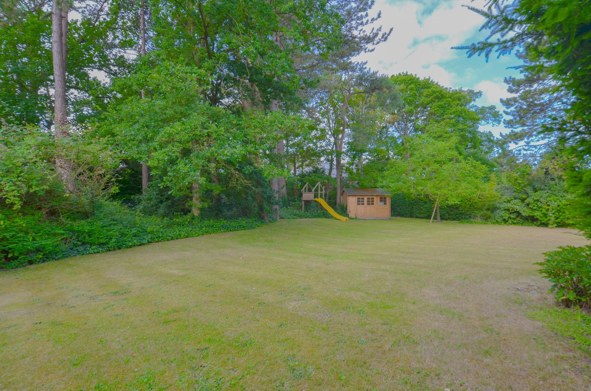 Exclusieve villa met veel privacy gelegen op een absolute toplocatie in het Zoute. - foto 2