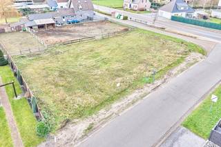 BOUWGROND VOOR OPEN BEBOUWING OP EEN RUIM PERCEEL VAN 4a36ca.Deze bouwgrond voor open bebouwing is gelegen te Oudsbergen met een oppervlakte van...