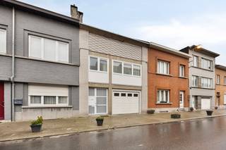 immo DAVID stelt voor: instapklare bel-étagewoning op topligging! Ontdek samen met ons deze praktisch ingedeelde, ruime en lichtrijke...