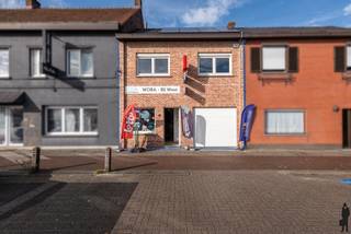 Vennootschap te koop: handelfonds incl. vastgoedGoed draaiende krantenwinkel te Brecht (Sint-Lenaarts).Ontdek deze charmante handelswoning met veel...