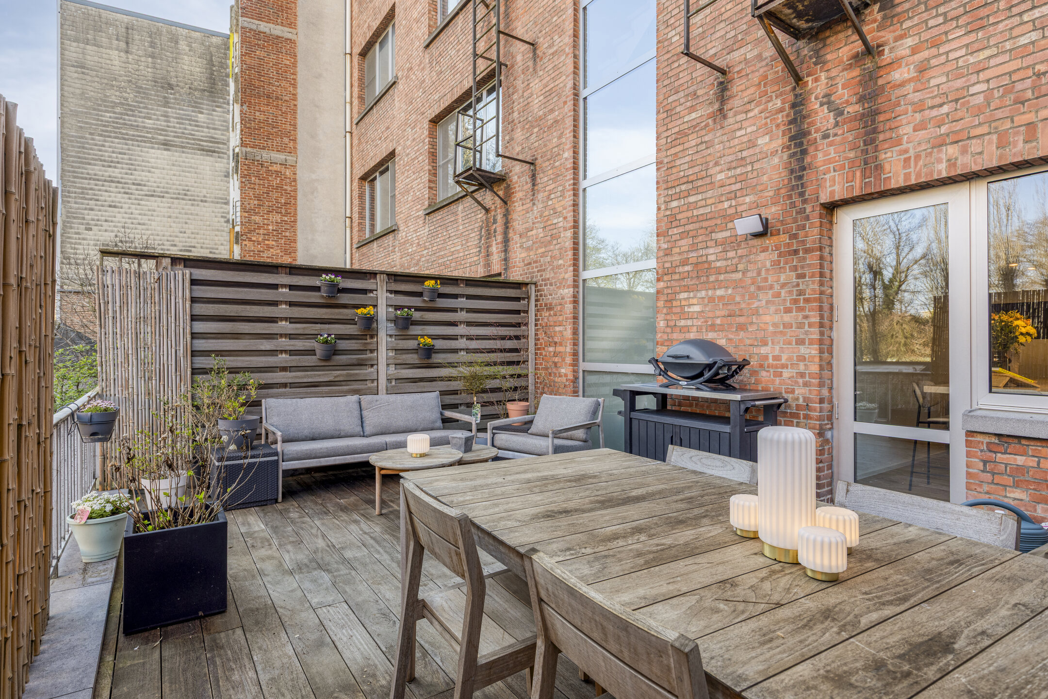 Gerenoveerd appartement met riant terras nabij Harmonie. - foto 2