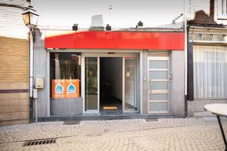 Dit handelspand is ideaal voor horecadoeleinden en bevindt zich op een toplocatie in een winkel- en wandelstraat, in het centrum van Tienen.Het pand...