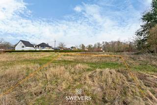 Voor meer info en foto’s, surf naar www.swevers.be – Op zoek naar een betaalbaar stukje groen in een rustige omgeving met tal van mogelijkheden?...