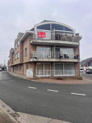Dit energiezuinige appartement bevindt zich op de tweede verdieping en combineert comfort, bereikbaarheid en een uitstekende ligging.Gelegen vlak bij...