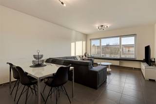 Instapklaar hoekappartement met zuid terras en garagebox op gunstige locatie Dit instapklare appartement is gunstig gelegen op aan de Acht Eeuwenlaan...