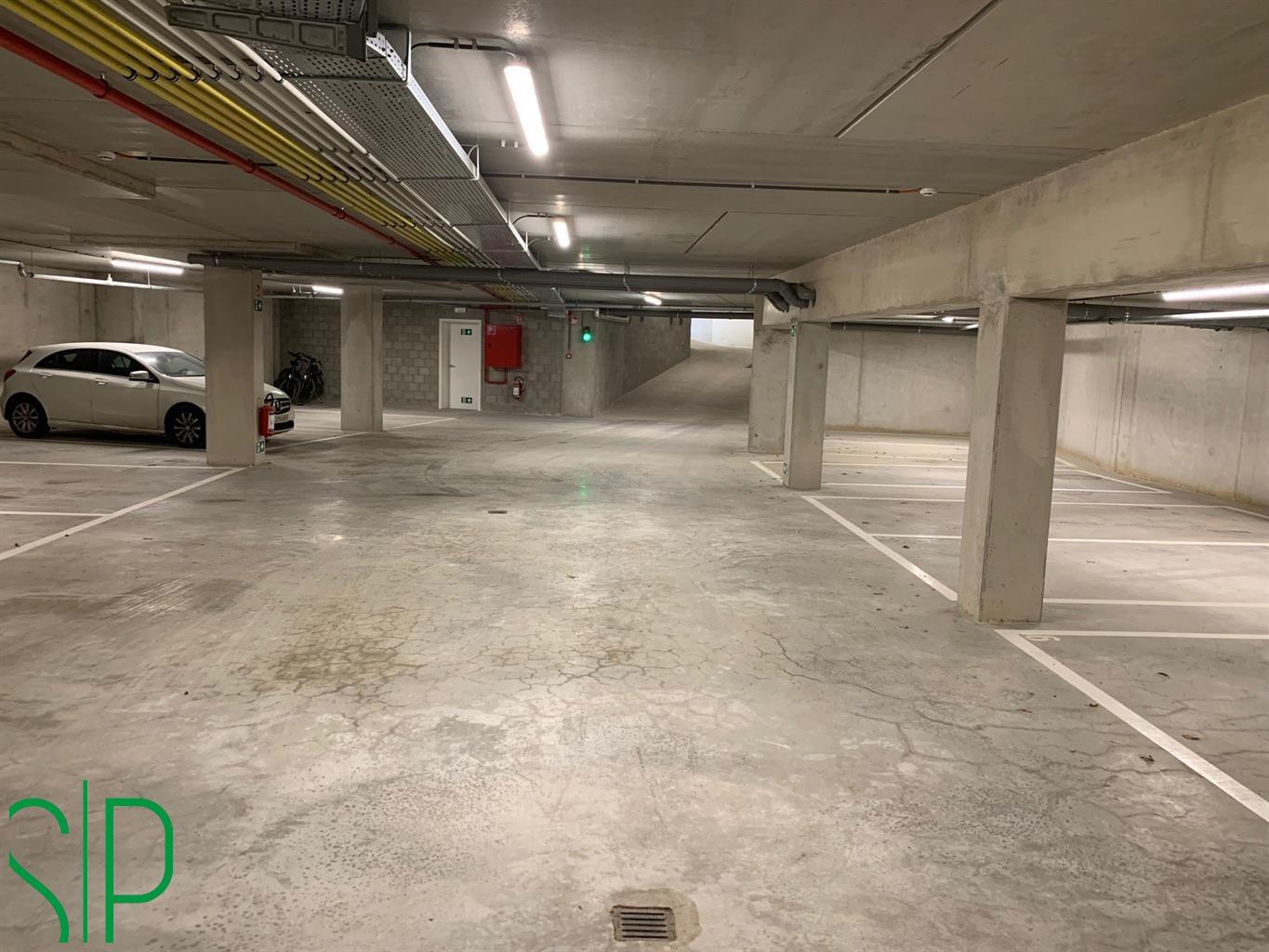 Ondergrondse autostandplaats in nieuw gebouw. - foto 3