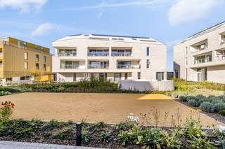 Nieuwbouwproject ‘Elegant Wonen’ biedt een aangename woonomgeving met een centrale binnentuin, in het bruisende Sint-Truiden. In dit nieuwbouwproject in afwerkingsfase hebben we nog enkele prachtige appartementen te koop! Appartement I101 bijvoorbeeld heeft een bewoonbare oppervlakte van 111m2, beschikt over 3 slaapkamers en heeft een aangenaam terras.<br /><br />Ook dit nieuwbouwappartement beschikt over een eigen warmtepomp en PV-panelen om zo uw energiefactuur tot een minimum te beperken. Een groot pluspunt als toekomstige woonst of duurzame en kwalitatieve investering!<br /><br />Voor meer informatie ontvangen we u graag ter plaatse of bij ons op kantoor om dit prachtige project tot in de puntjes toe te lichten. Bel nu Elien Mombaerts op het nummer 0470/38.21.30.