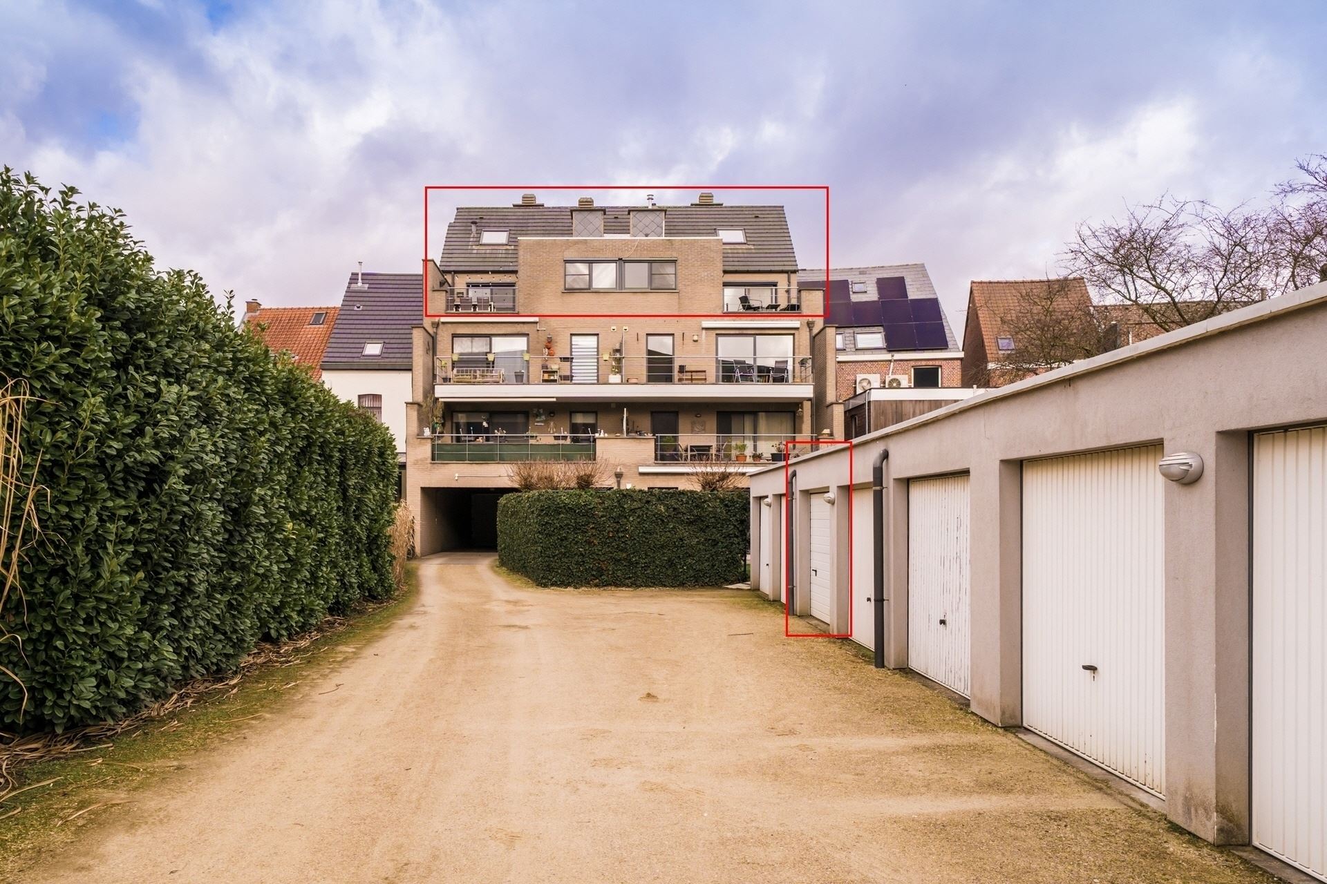 SPACIOUS ROOFTOP APARTMENT WITH 5 BEDROOMS, TERRACE AND GARAGE BOX (+ 29,000) - photo 4