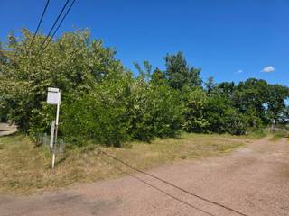 Dit perceel is gelegen in een zeer rustige omgeving en bestemd voor open bebouwing.<br /><br />Gelegen in een zeer rustige en landelijke omgeving in Schoot (Tessenderlo), vlakbij natuurgebieden Gerhagen en Averbode.<br />Het perceel heeft een oppervlakte van 17Are50ca en is noordoost gericht.<br />Gelegen op een afstand van 5 km van het centrum van Tessenderlo.<br /><br />Bij vragen contacteer ons op het nummer 013 66 62 08.