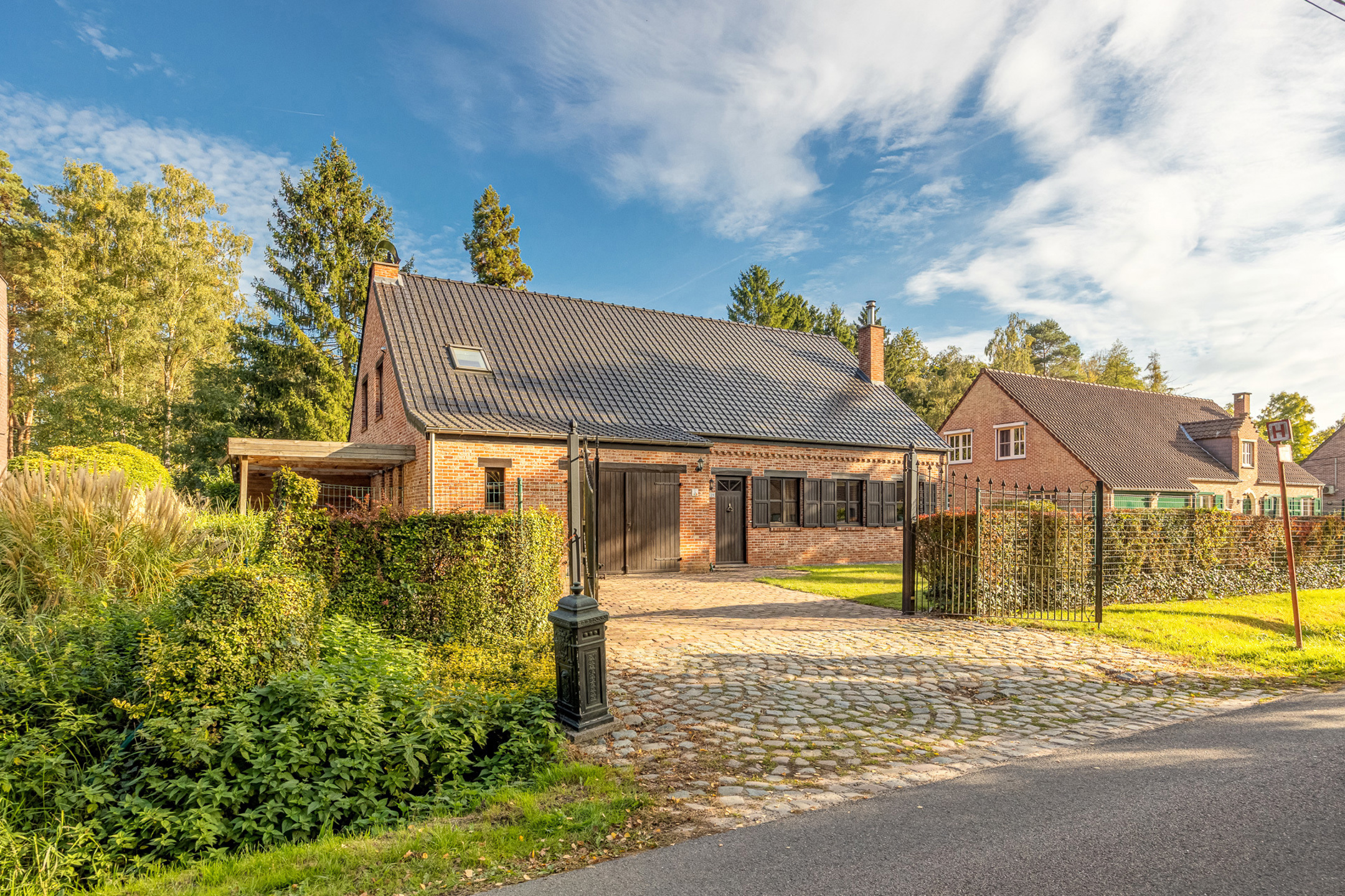 Prima onderhouden woning met 4 slpk's aan Zoerselbos. - foto 1