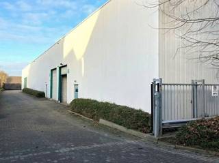 De opslagruimtes met kantoren zijn gelegen op de KMO site Langeveld Park, bereikbaar via de Petrus Basteulsstraat aan de...