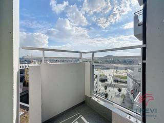 À vendre – Spacieux appartement de 100 m², situé au 8ᵉ étage d’un immeuble de standing à Charleroi. Cet agréable logement séduit par sa luminosité...