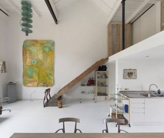 Cette maison d'artiste pleine de caractère, située dans une charmante maison de maître, offre de nombreuses possibilités à ceux qui...