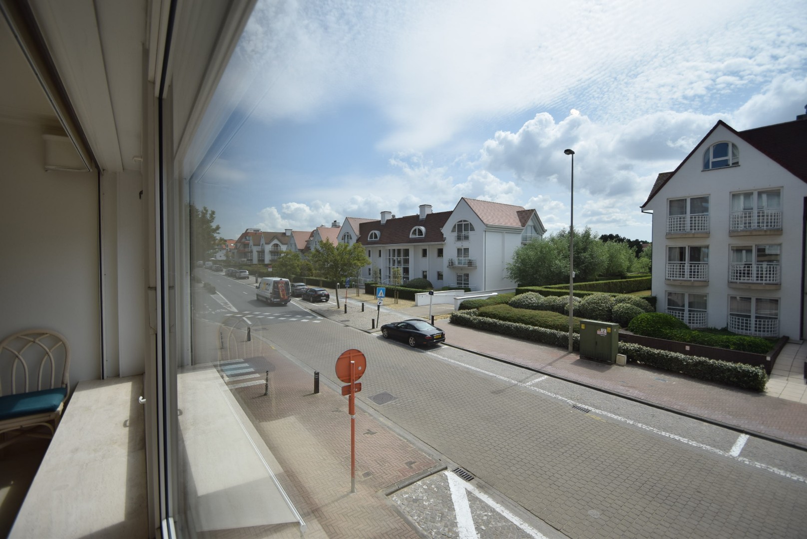 Prachtige gerenoveerde studio te huur in Knokke-Zoute op de eerste verdieping van De Wielingen 1, 8300 Knokke-Zoute. - photo 3