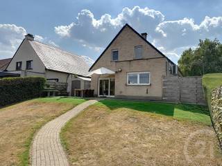 Energiezuinige gezinswoning met zonnepanelen en uitzicht op de velden in Bergvijver.Deze instapklare woning uit 2004, gelegen op een perceel van...