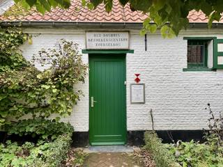 In het hart van het prachtige Zoerselbos ligt deze bosgrond van 6.000 m², een oase van rust en natuur. Omringd door statige eiken en beuken vormt...