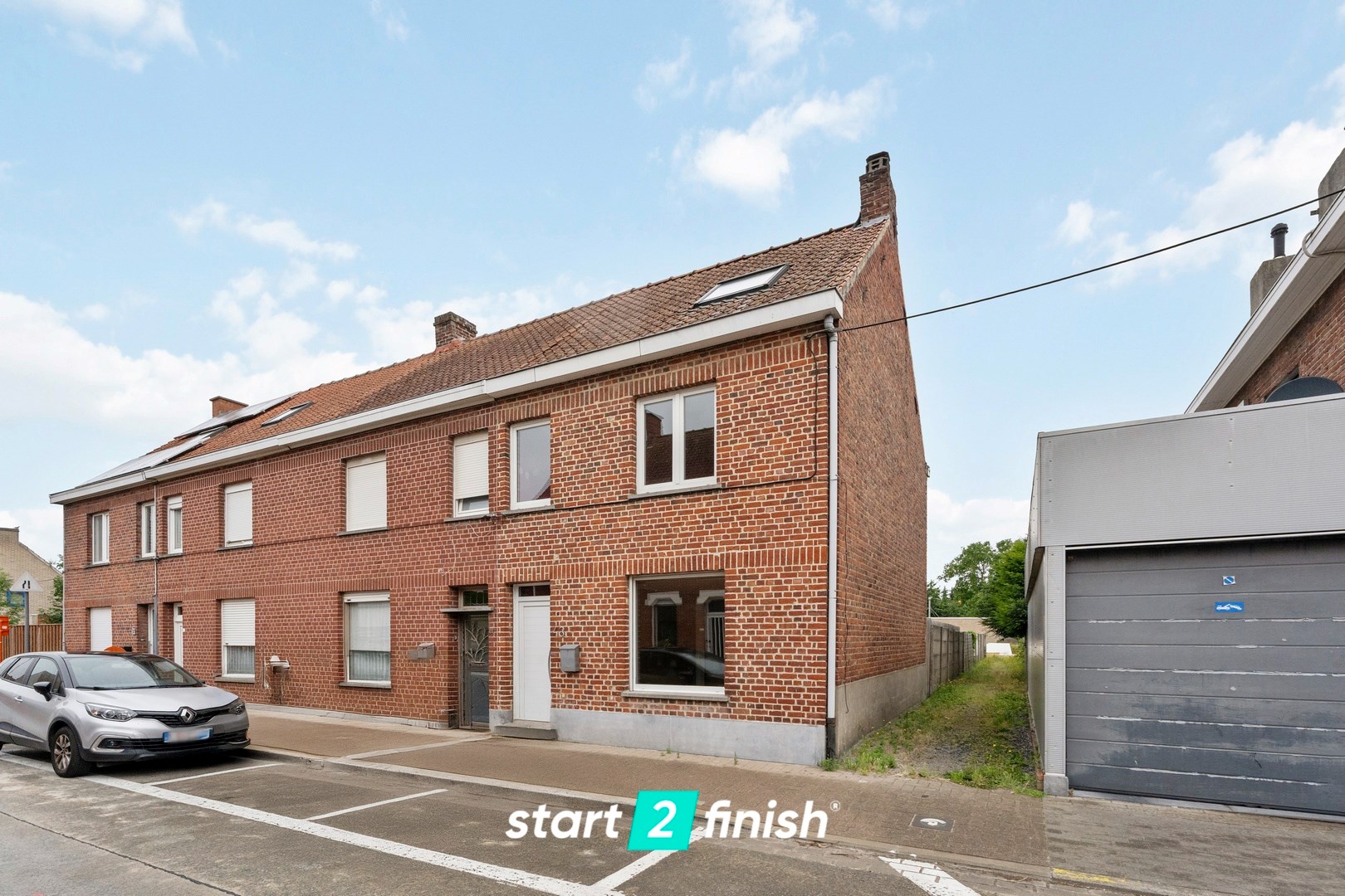Halfopen woning met tuin, 3 slaapkamers - ingang aan zijkant voor fietsen/groenafval - foto 1
