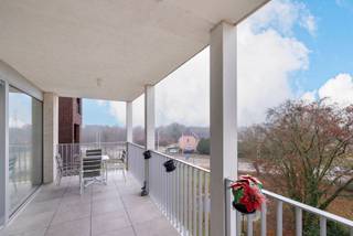 Op een gegeerde locatie in Herentals, vlakbij de Ringlaan, bevindt zich dit instapklare appartement op de 3e verdieping. Dankzij deze ligging geniet...