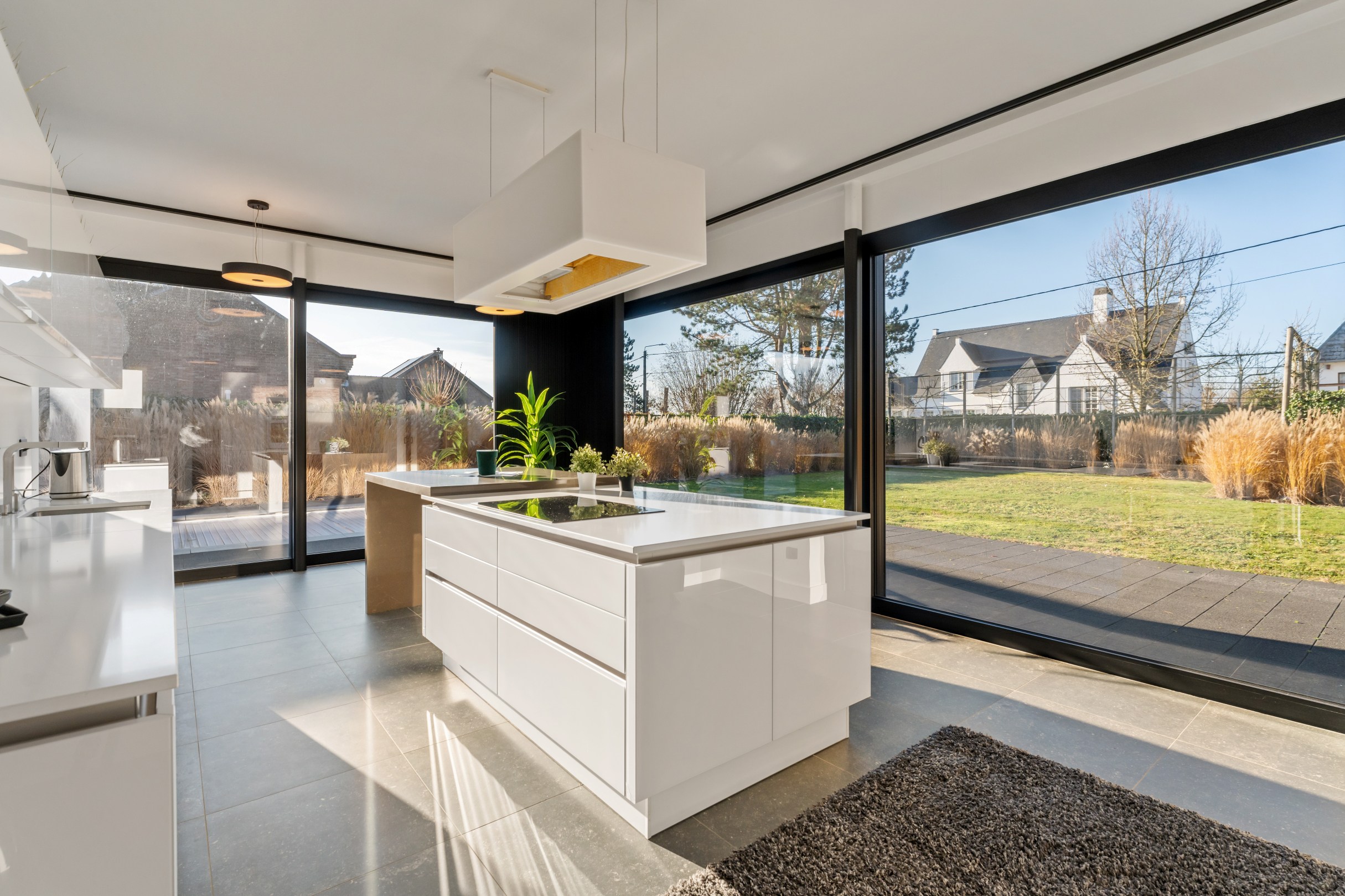 Moderne instapklare woning met polyvalente ruimte en zwembad - foto 4