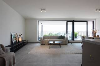 Ruim NIEUWBOUW twee slaapkamer appartement op de 1ste VERDIEPING in het centrum van Schilde!In een modern gebouw met lift bevindt zich dit...