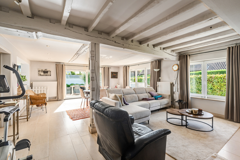 Ruime villa met 6 slaapkamers, prachtige tuin en loods - foto 4