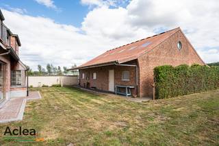 In het landelijke Sint-Laureins bevindt zich dit uitzonderlijk charmante landhuis op een perceel van ca. 6.000 m², waar authenticiteit, vakmanschap...