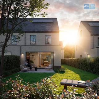 Tussen het groen en de gezellige dorpskern van Oostmalle ontvouwt zich een bijzonder woonproject: Warandehof.Op deze bevoorrechte plek, die veel van z’n landelijke eigenheid heeft bewaard, kom je straks thuis in een autoluwe omgeving met uitstekend wooncomfort.