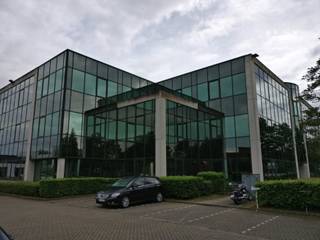 Office building easily accessible. Located near the ring of Brussels.<br /> <br /> Charges and taxes: On request.