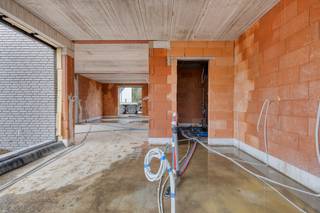 <p>Te koop: moderne open bebouwing in Koersel, gelegen in een rustige residentiële buurt.</p>

<p> </p>

<p>Deze nieuwbouw woning (bouwjaar 2026) combineert eigentijdse architectuur met een praktische indeling. Gelegen in Panisdries, geniet u van een groene omgeving met alle voorzieningen op korte afstand. De woning biedt drie comfortabele slaapkamers, een ruime tuin en een carport. Dankzij de open bebouwing profiteert u van veel lichtinval en een gevoel van ruimte.</p>

<p> </p>

<p>Belangrijkste ruimtes:<br />• Ruime living met aansluitende eetkamer, ideaal voor gezellige momenten.<br />• Moderne keuken met directe toegang tot de tuin.<br />• Drie slaapkamers, perfect voor gezin of gasten.<br />• Badkamer met alle nodige voorzieningen.<br />• Carport voor uw wagen.<br />• Berging en inkomhal voor extra opbergruimte.<br />• Terras met zicht op de tuin.</p>

<p> </p>

<p>Troeven:<br />• Nieuwbouw (2026) met moderne indeling.<br />• Zonnepanelen<br />• Warmtepomp<br />• Oplevering eind 2026</p>

<p> </p>

<p>Neem vandaag nog contact op met uw ERA-makelaar voor een bezoek.</p>

<p> </p>

<p>JOUW DROOMHUIS. ZO GEVONDEN!</p>
