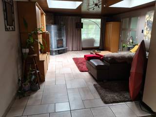 •Ruime, centraal gelegen woning met bewoonbare oppervlakte van ca. 335 m²•Zuidgericht perceel van 651 m²•Vlotte verbinding naar Roeselare, Kortrijk,...