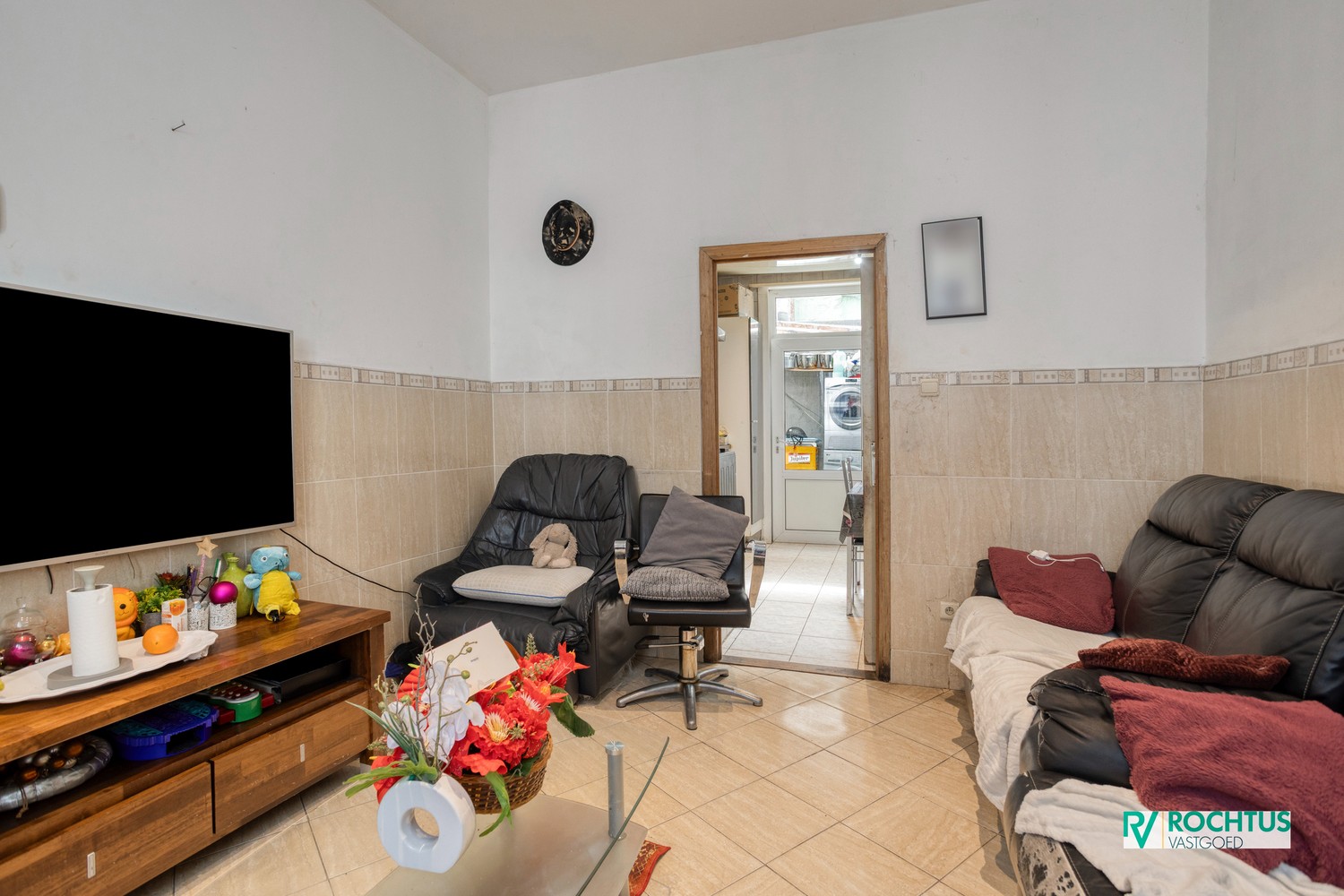 Ruime stadswoning met 4 slaapkamers, 2 badkamers en koer - foto 5