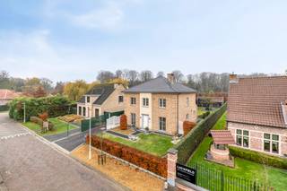 Deze mooie woning is gelegen in Zandhoven op één van de beste locaties in de wijk genaamd Bogaerevelden. Overal snel en makkelijk bij maar toch...