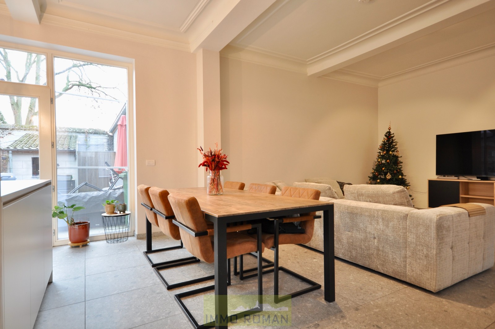 Volledig gerenoveerde woning met stadstuin in het centrum van Berchem - foto 4